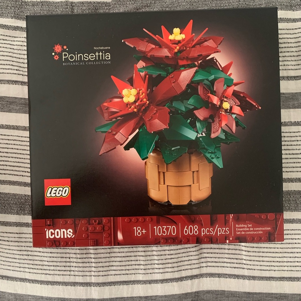 LEGO Icons Poinsettia Set with Red and Green